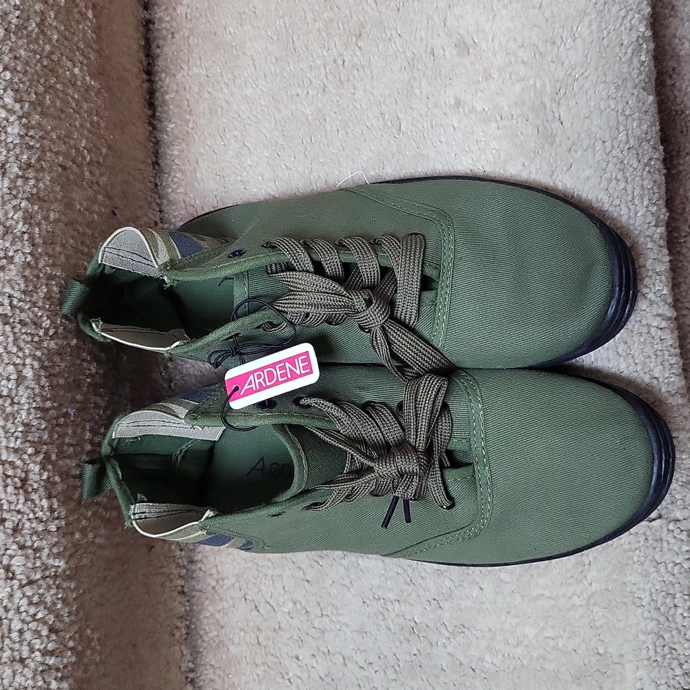Ardene Green Lace-up Shoes With Camo Side Detail, Size 9, New With Tags